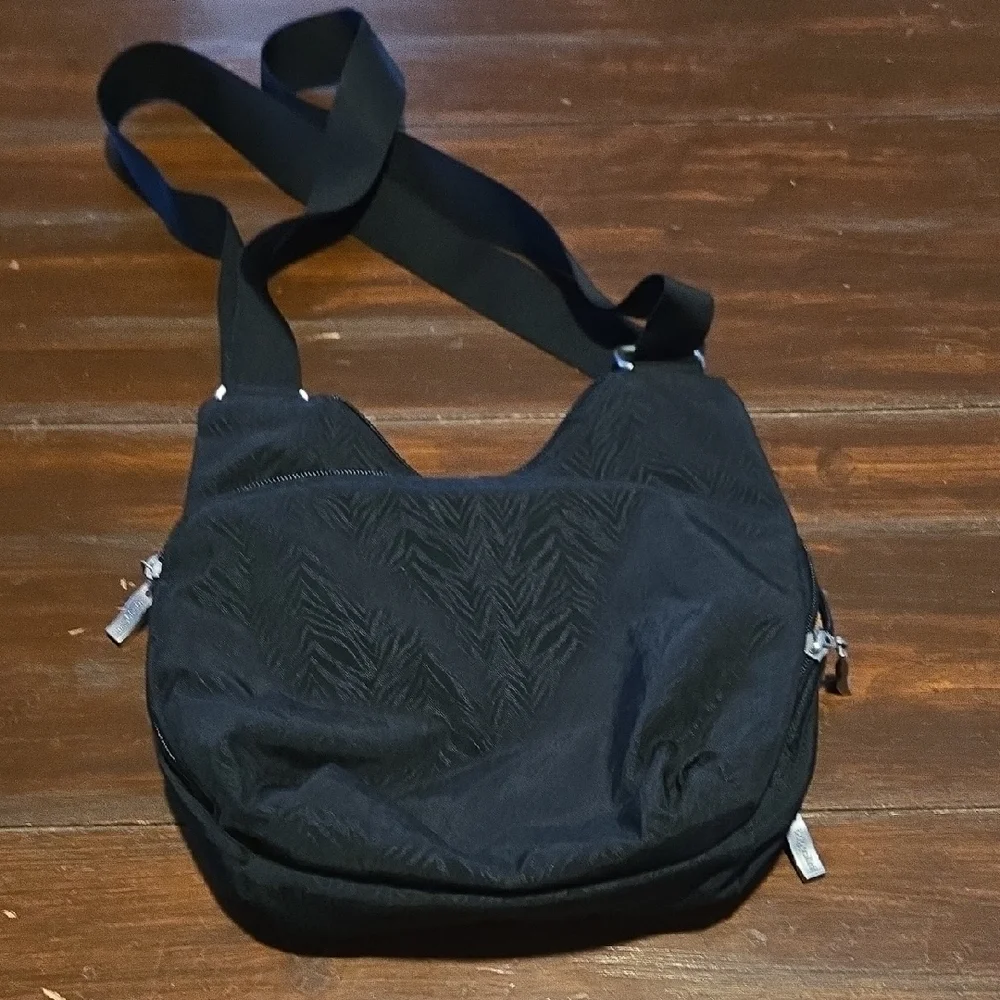 Bagallini Black Crossbody Bag (Bin18)